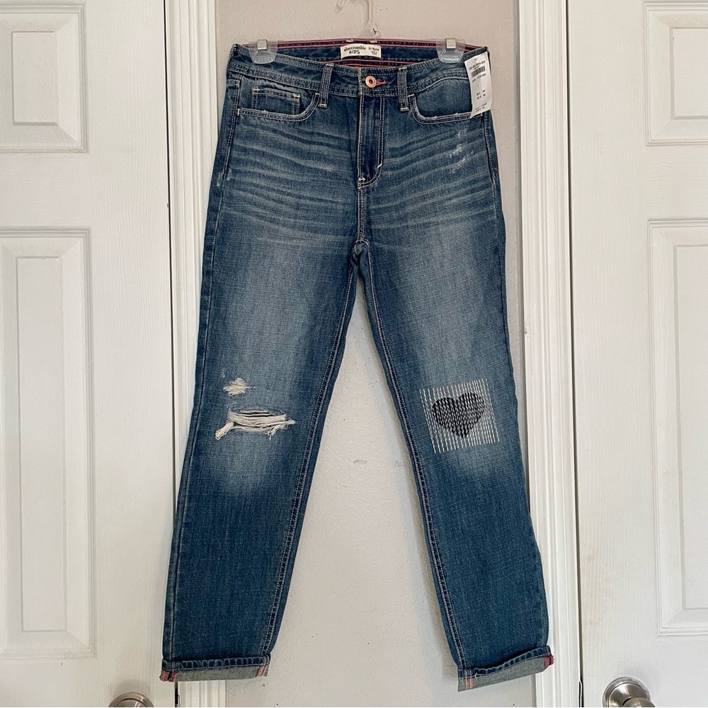 Abercrombie kids Medium Wash Girlfriend Jeans Embroidered Heart Size 15/16 Slim